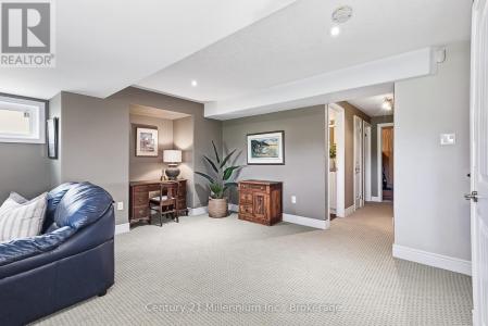 19 HUGHES STREET, Collingwood, 온타리오주 L9Y 0W7, 캐나다