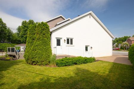 5665 Rue Jalobert, Saint-Hyacinthe, Quebec J2S 3Y7, CANADÁ