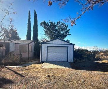 13621 Christa Way, Victorville, Kaliforniya 92392, Amerika Birleşik Devletleri