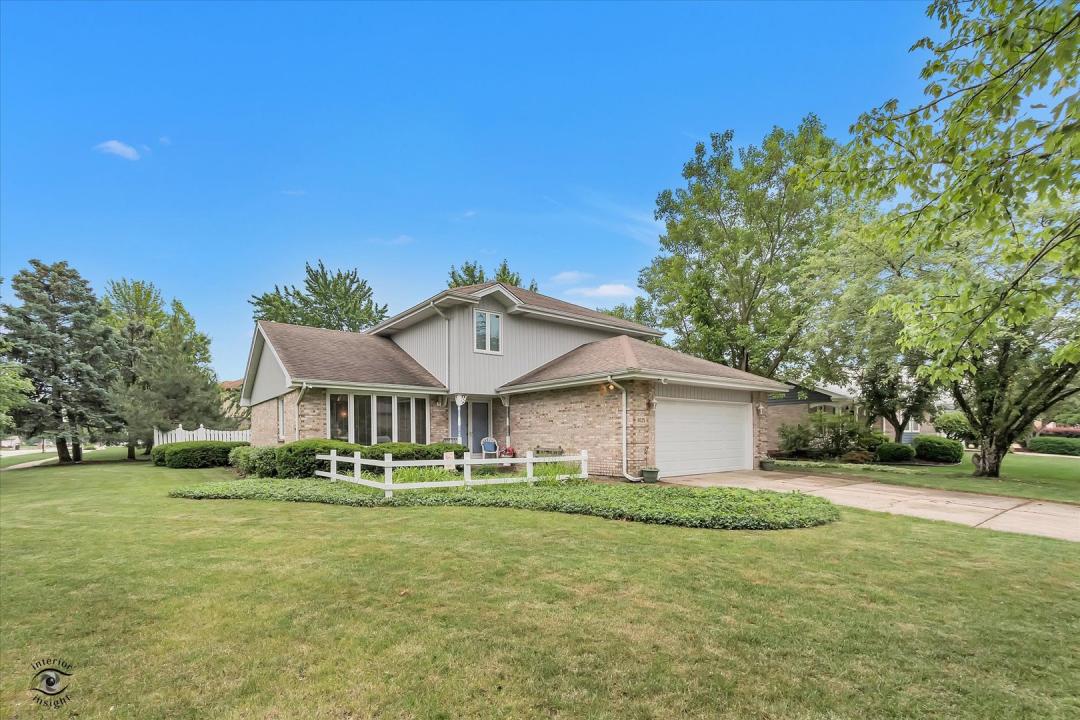 8025 Shoshone Trail, Tinley Park, Illinois 60477