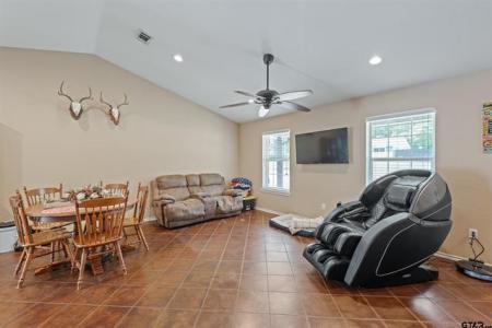 200 DAVID, Hawkins, Texas 75765, USA