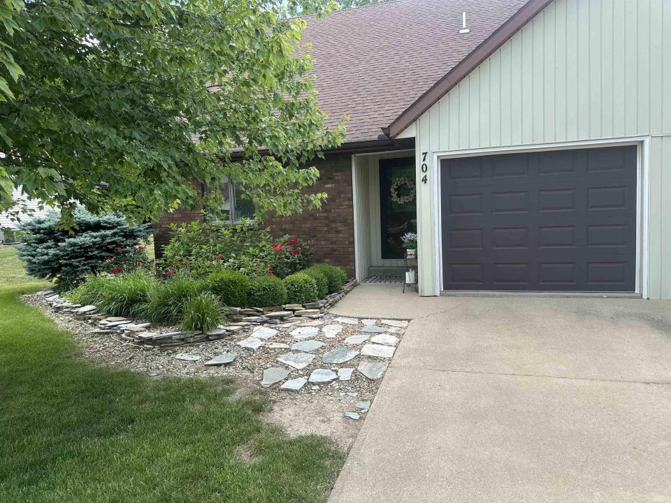 704 Shoreland Court, Columbia City, Indiana 46725