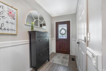 704 Shoreland Court, Columbia City, Indiana 46725
