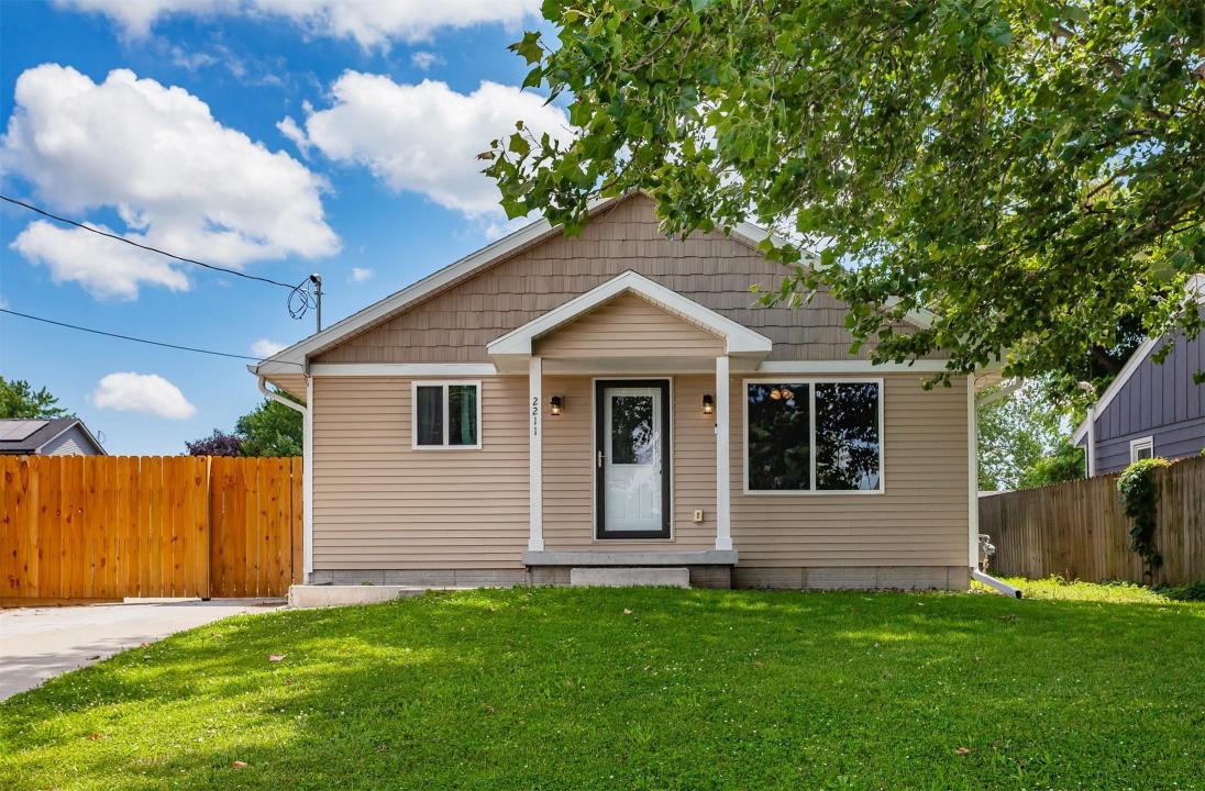 2211 E 38th Street, Des Moines, أيوا 50317, الولايات المتحدة