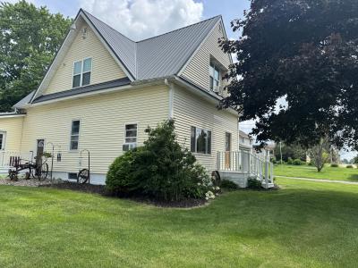 1370 Dodgeville Street, Highland, Wisconsin 53543, USA