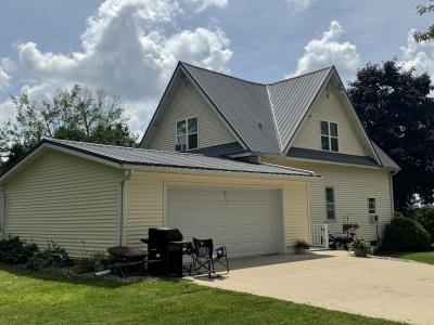 1370 Dodgeville Street, Highland, Wisconsin 53543, USA