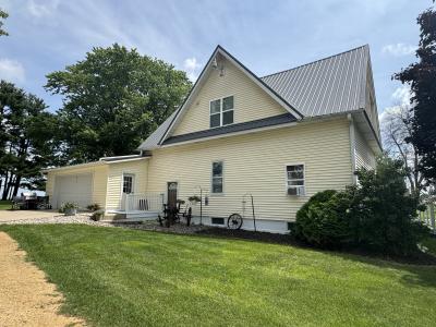 1370 Dodgeville Street, Highland, Wisconsin 53543, USA