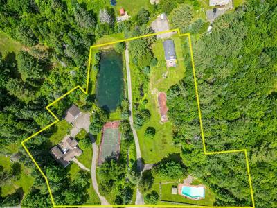 1383-1395 Ch. du Lac-Renaud, Sainte-Adèle, Квебек J8B 2T5, Канада