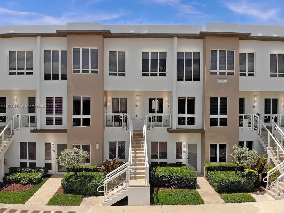 10255 NW 63rd Ter 204, Doral, Florida 33178, USA