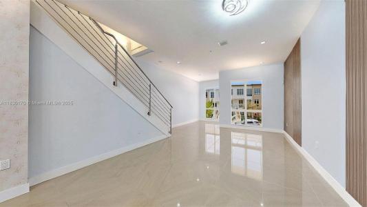 10255 NW 63rd Ter 204, Doral, Florida 33178, USA