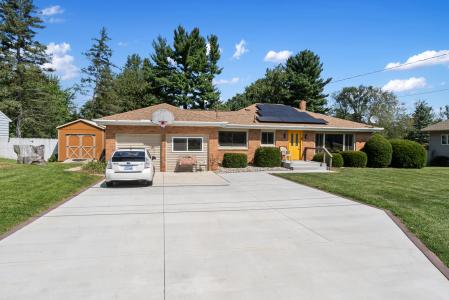2250 Saines Manor Drive, Jackson, Michigan 49201, États-Unis