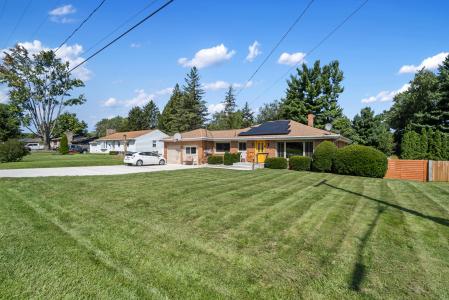2250 Saines Manor Drive, Jackson, Michigan 49201, États-Unis
