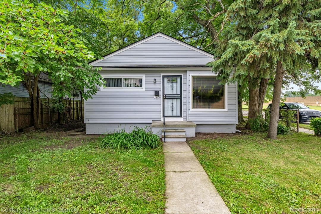 1587 Reo Avenue, Lincoln Park, Michigan 48146