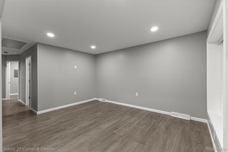 1587 Reo Avenue, Lincoln Park, Michigan 48146