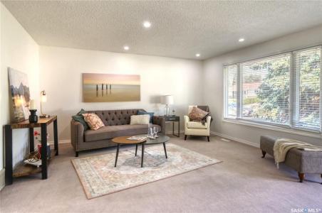 52 ASTER CRESCENT, Moose Jaw, Saskatchewan S6J 1A6, Canada