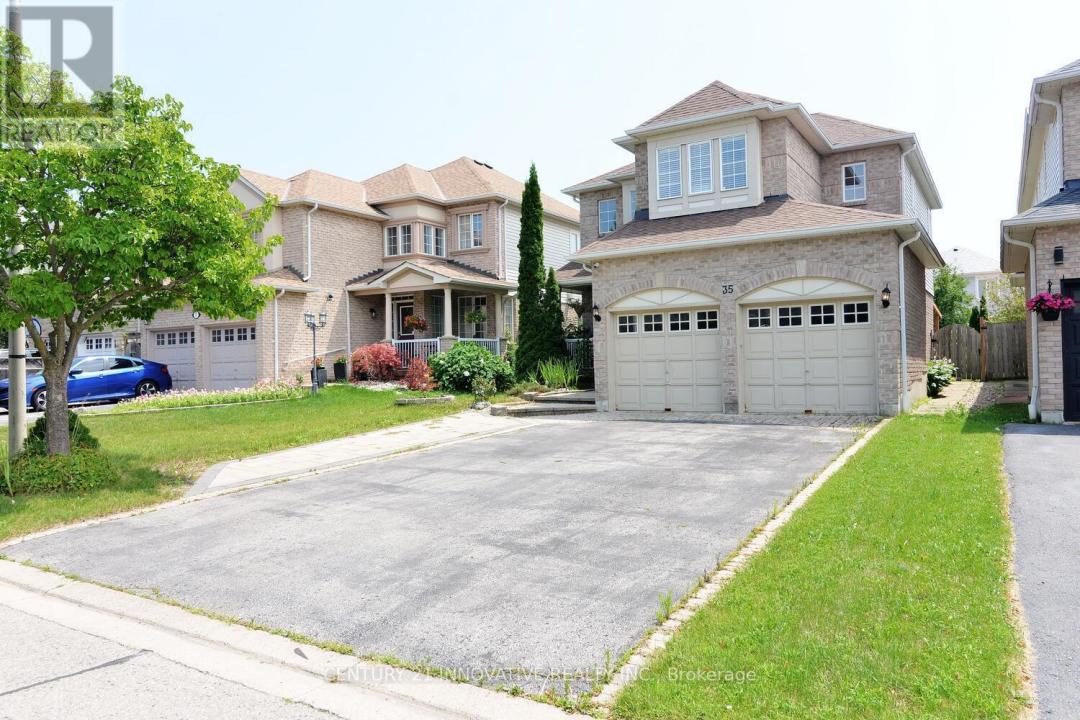 35 WELDON STREET, Whitby (rolling Acres), Ontario L1R 2T5, Canada