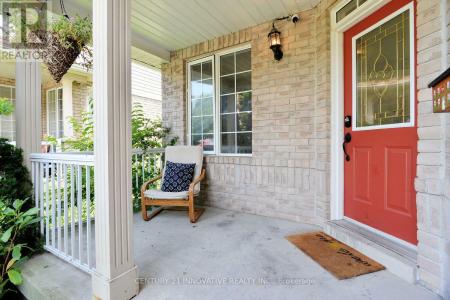 35 WELDON STREET, Whitby (rolling Acres), Ontario L1R 2T5, Canada