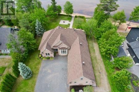 857 SUNNYSIDE BEACH RD, Sault Ste. Marie, Ontario P6A 6K4, Canada