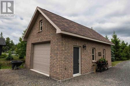 857 SUNNYSIDE BEACH RD, Sault Ste. Marie, Ontario P6A 6K4, Canada