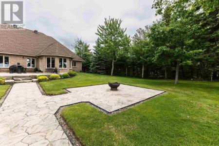 857 SUNNYSIDE BEACH RD, Sault Ste. Marie, Ontario P6A 6K4, Canada