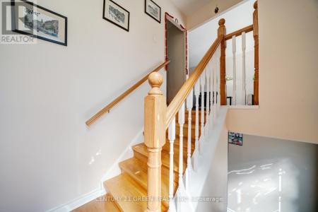 159 HOLLYBERRY TRAIL, Toronto (hillcrest Village), Ontario M2H 2P2, Canada