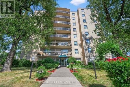 2961 DUFFERIN STREET, Toronto (yorkdale-glen Park), 온타리오주 M6B 3T2, 캐나다