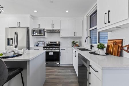 9603 BROADWAY STREET, Chilliwack, British Columbia V2P 5T7, Canada