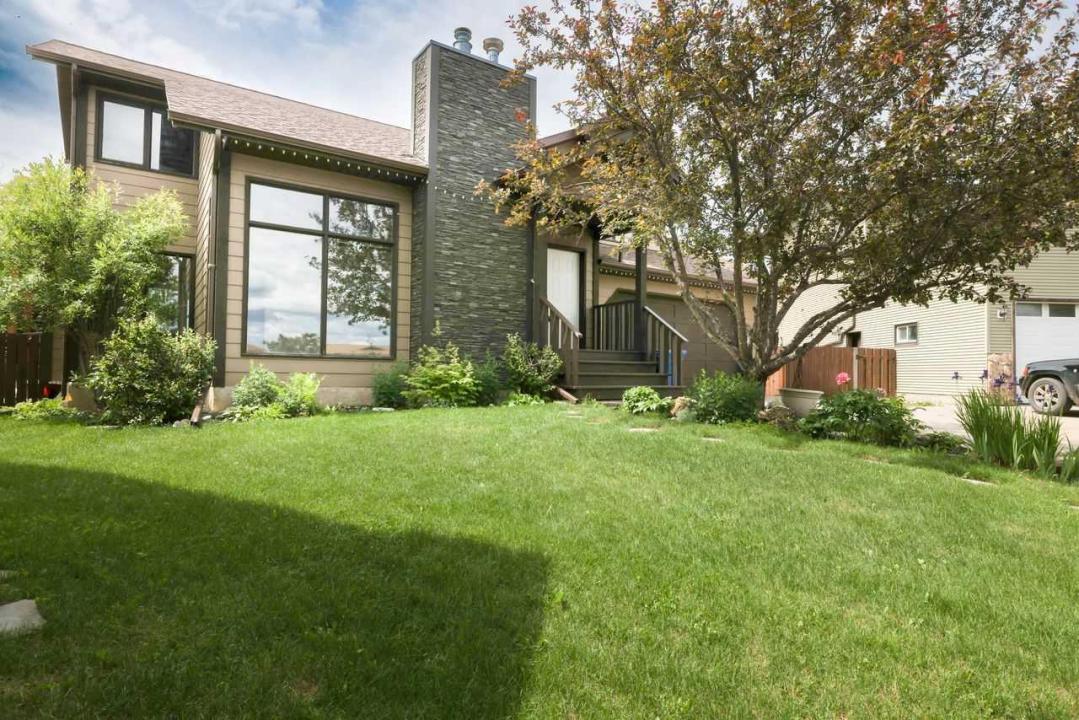 122 10 AVENUE NE, Sundre, Alberta T0M 1X0, Canadá