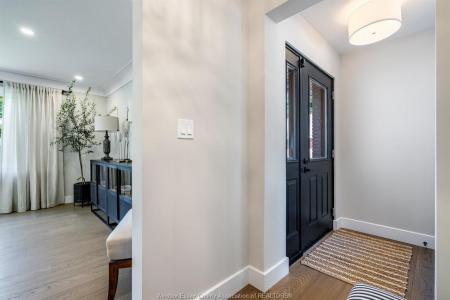 533 MORAND, Windsor, オンタリオ N9G 1H7, カナダ