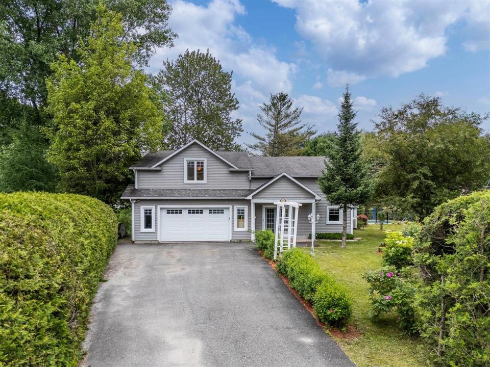 634  Av. Stéphane, Magog, Québec J1X 7W9, Canada