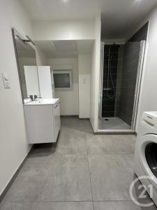 Moulins, Alvernia 03000, Francia