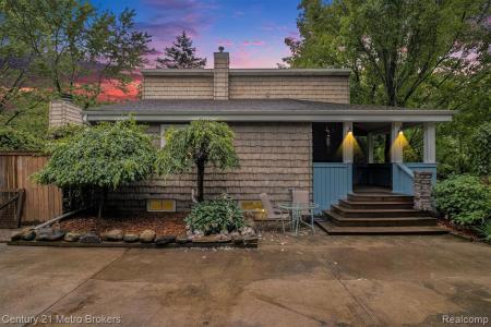 6428 W Court Street, Flint, Michigan 48532, USA