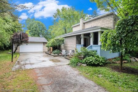 6428 W Court Street, Flint, Michigan 48532, USA