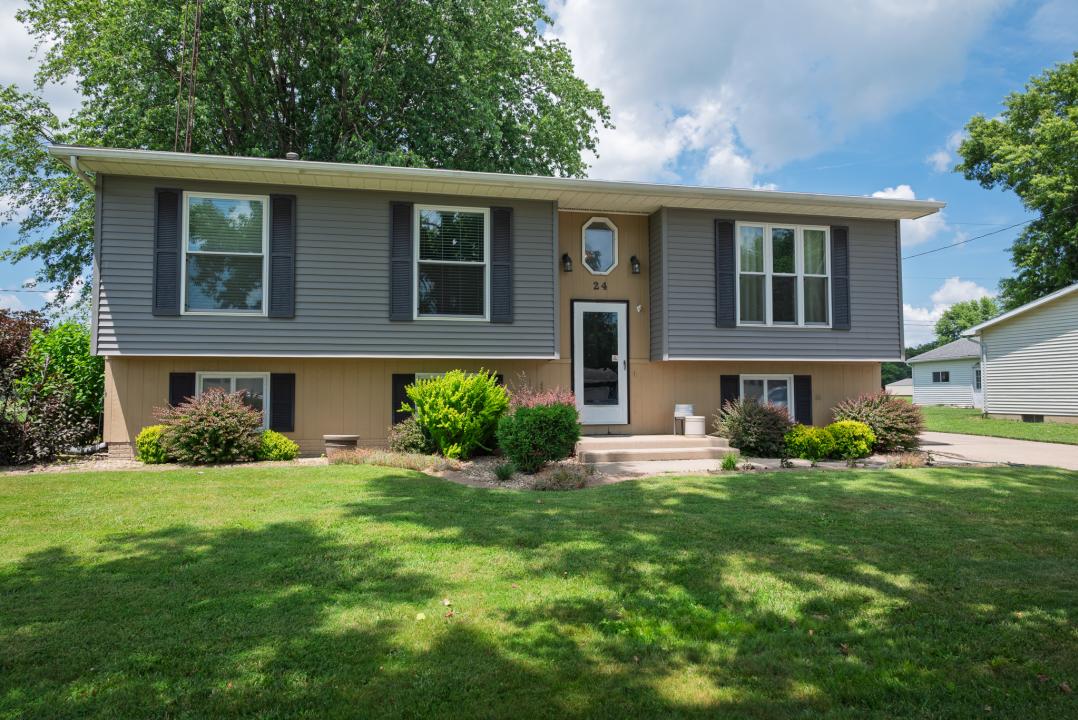 24 Pinewood Road, Litchfield, Illinois 62056