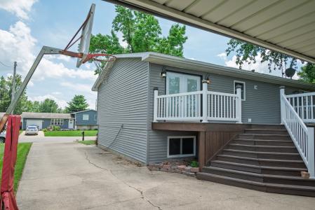 24 Pinewood Road, Litchfield, Illinois 62056
