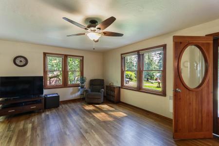 965 Denton Road, Hope, Idaho 83836, USA