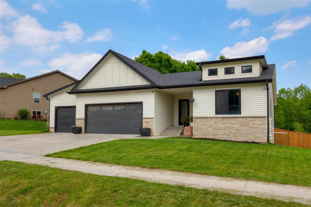 825 Sunburst Drive, Pleasant Hill, 아이오와 50327, 미국
