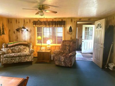 5371 Jewell Road, Gladwin, 密西根州 48624, 美國