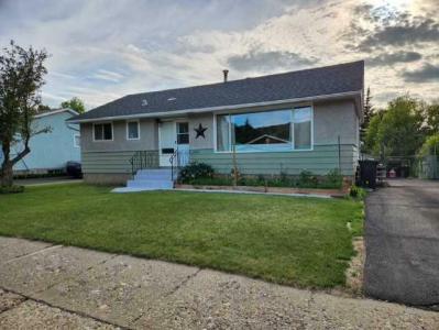 8506 95 STREET, Peace River, Alberta T8S 1G2, Canada