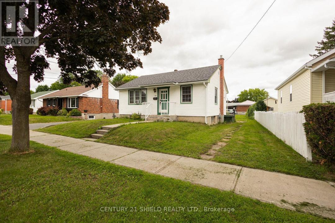 1003 LEONARD AVENUE, Cornwall, Ontario K6J 1M1, CANADÁ
