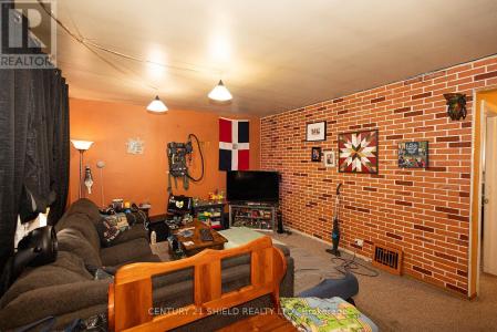 1003 LEONARD AVENUE, Cornwall, Ontario K6J 1M1, Canada