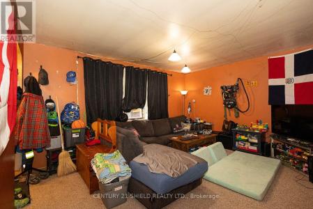 1003 LEONARD AVENUE, Cornwall, Ontario K6J 1M1, CANADÁ