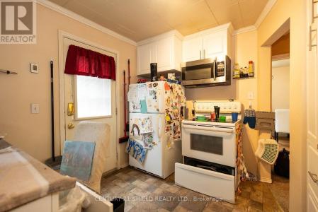 1003 LEONARD AVENUE, Cornwall, Ontario K6J 1M1, CANADÁ