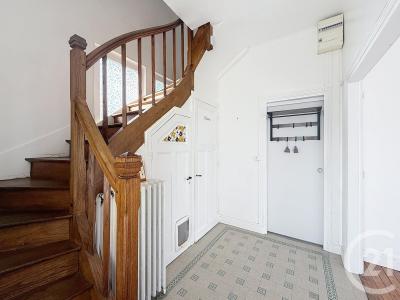 Sens, Bourgogne 89100, France
