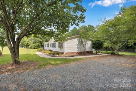 329 W Red Cross Road, Oakboro, ノースカロライナ 28129, アメリカ合衆国