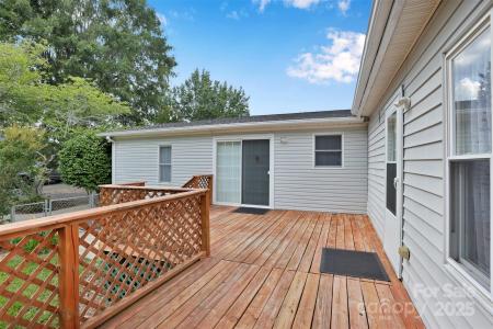 329 W Red Cross Road, Oakboro, ノースカロライナ 28129, アメリカ合衆国
