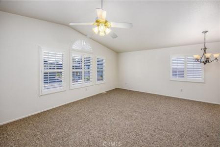3850 Atlantic Avenue 77, Highland, Калифорния 92346, Соединенные Штаты