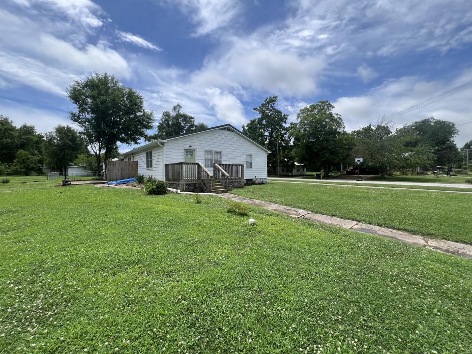 424 W. Washington, Versailles, מיזורי 65084, ארצות הברית של אמריקה 
