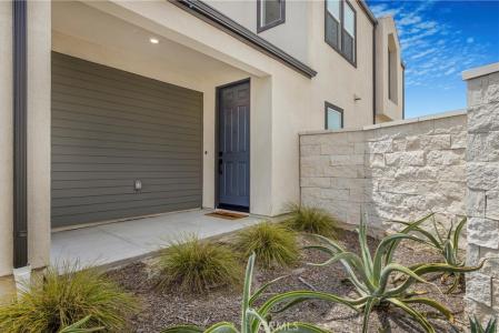 27824 Marquee Drive, Valencia, California 91381, USA