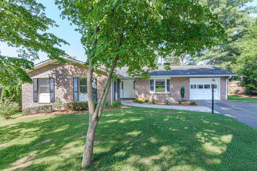 1045 Carousel Lane, Hendersonville, 北卡罗来纳州 28792, 美国